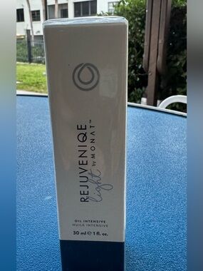 Rejuveniqe Light Oil Intensive Hair Treatment